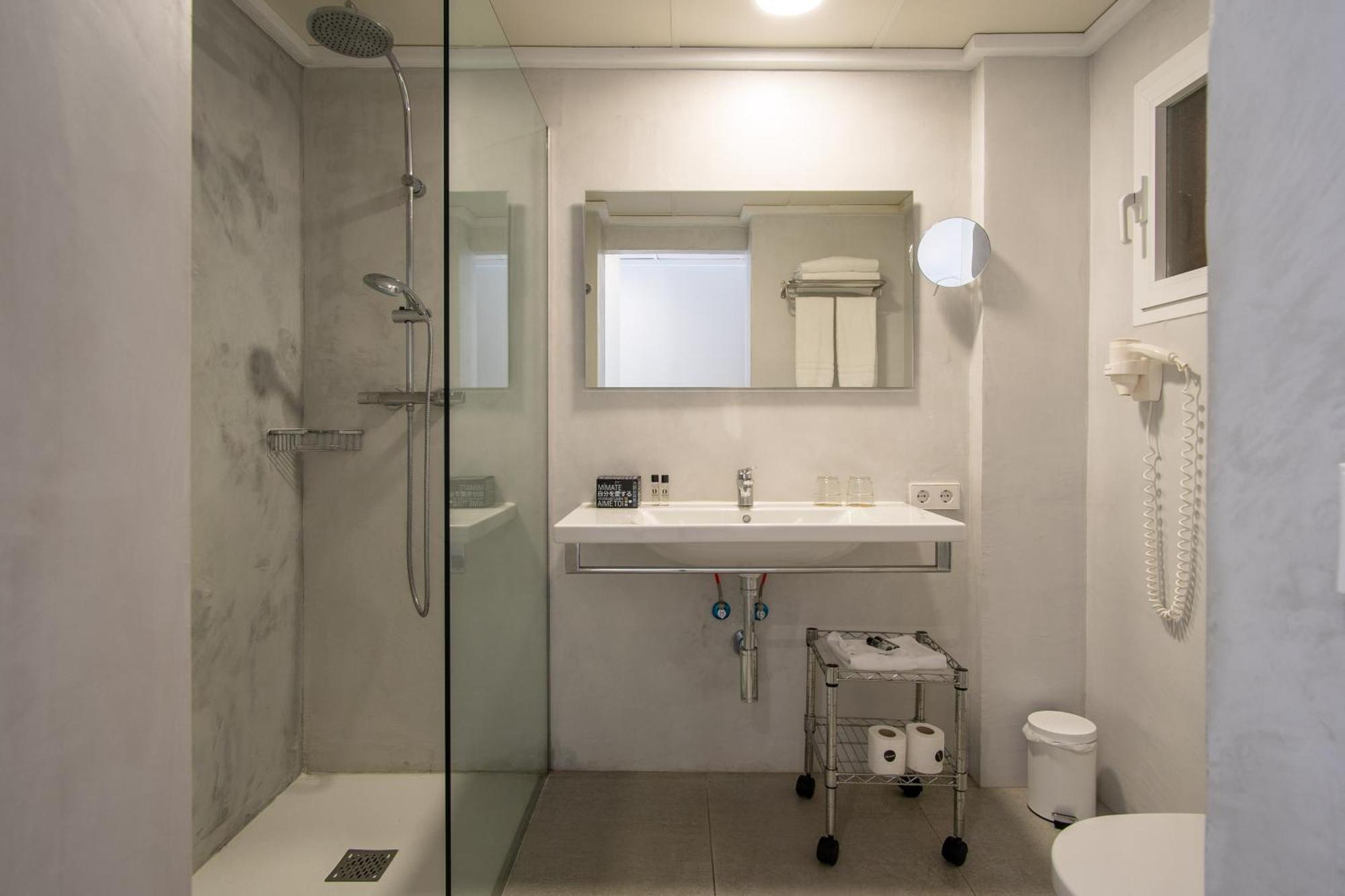 Camera Tripla Premier con Vista Mare Laterale (2 Adulti + 1 Bambino)